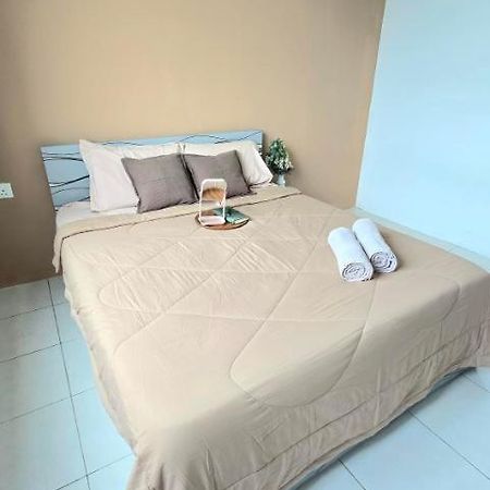 Ike Village Homestay Near With Uitm Kota Samarahan Bagian luar foto