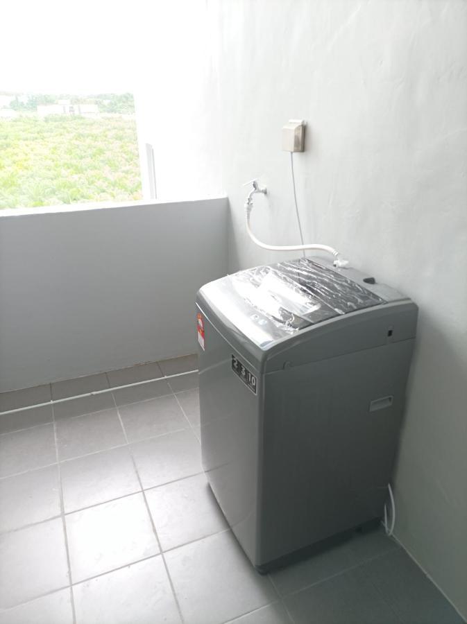 Ike Village Homestay Near With Uitm Kota Samarahan Bagian luar foto